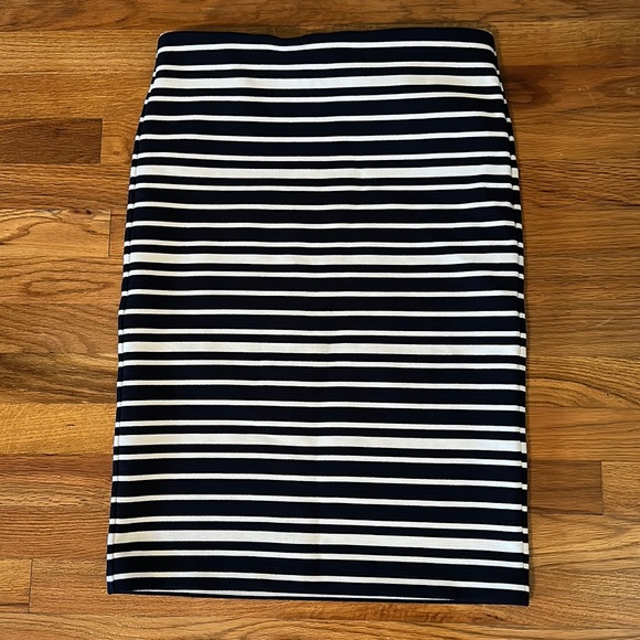 Stretchy Loft Pencil Skirt - Picture 1 of 6